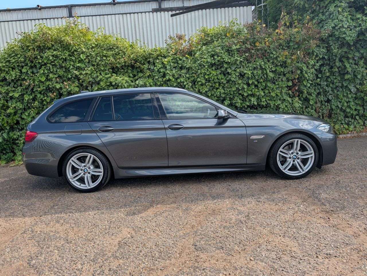 A 2016 BMW 5 SERIES 2.0 520d M Sport Touring 5dr Diesel Auto Euro 6 (s/s) (190 ps) £170 Tax - D A 2016 BMW 5 SERIES 2.0 520d M Sport Touring 5dr Diesel Auto Euro 6 (s/s) (190 ps) £170 Tax - D