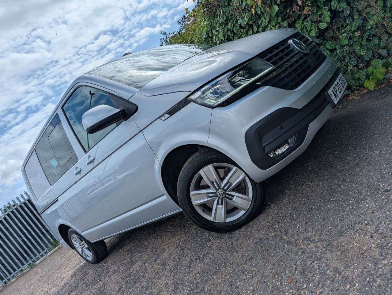A 2020 VOLKSWAGEN TRANSPORTER 2.0 TDI T32 Highline Kombi Double Cab 5dr Diesel DSG FWD SWB Euro 6 (s/s) ( A 2020 VOLKSWAGEN TRANSPORTER 2.0 TDI T32 Highline Kombi Double Cab 5dr Diesel DSG FWD SWB Euro 6 (s/s) (
