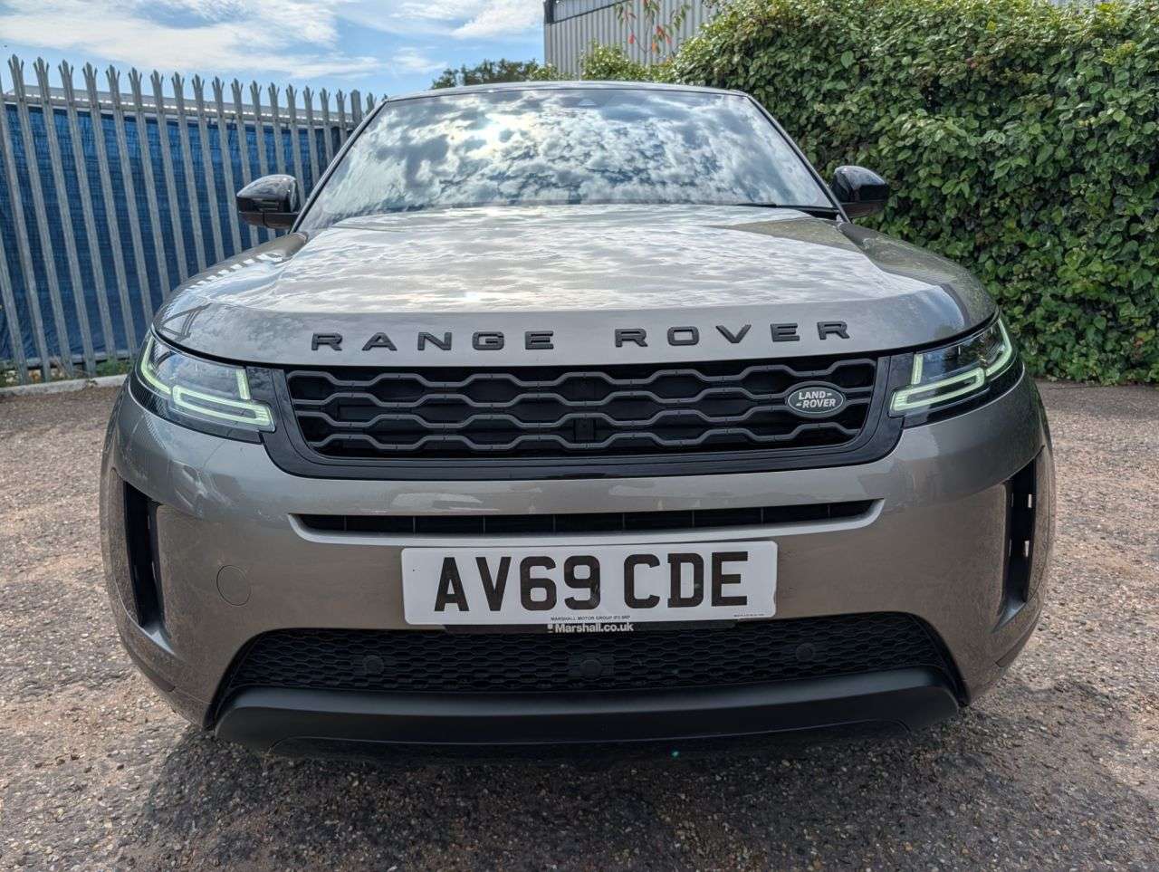 A 2019 LAND ROVER RANGE ROVER EVOQUE 2.0 D150 SE SUV 5dr Diesel Auto 4WD Euro 6 (s/s) (150 ps) £5,000 Of Factory A 2019 LAND ROVER RANGE ROVER EVOQUE 2.0 D150 SE SUV 5dr Diesel Auto 4WD Euro 6 (s/s) (150 ps) £5,000 Of Factory