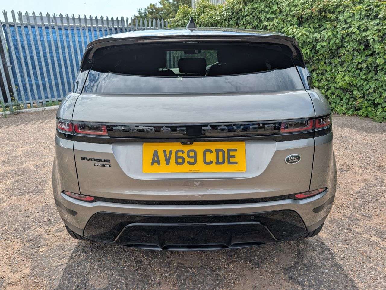 A 2019 LAND ROVER RANGE ROVER EVOQUE 2.0 D150 SE SUV 5dr Diesel Auto 4WD Euro 6 (s/s) (150 ps) £5,000 Of Factory A 2019 LAND ROVER RANGE ROVER EVOQUE 2.0 D150 SE SUV 5dr Diesel Auto 4WD Euro 6 (s/s) (150 ps) £5,000 Of Factory