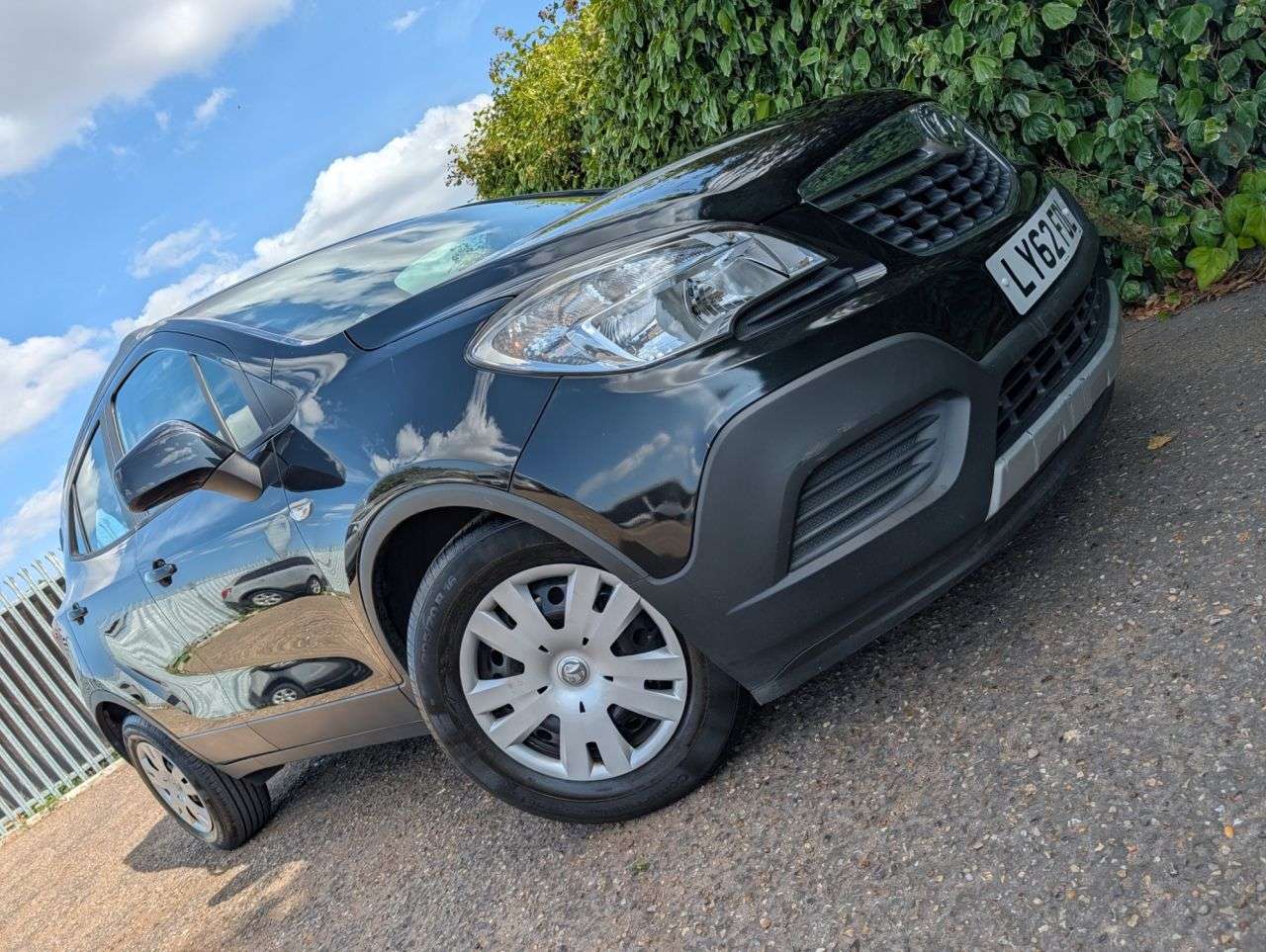 A 2013 VAUXHALL MOKKA 1.6 S SUV 5dr Petrol Manual 2WD Euro 5 (s/s) (115 ps) FSH 11 Stamps Four Ne A 2013 VAUXHALL MOKKA 1.6 S SUV 5dr Petrol Manual 2WD Euro 5 (s/s) (115 ps) FSH 11 Stamps Four Ne