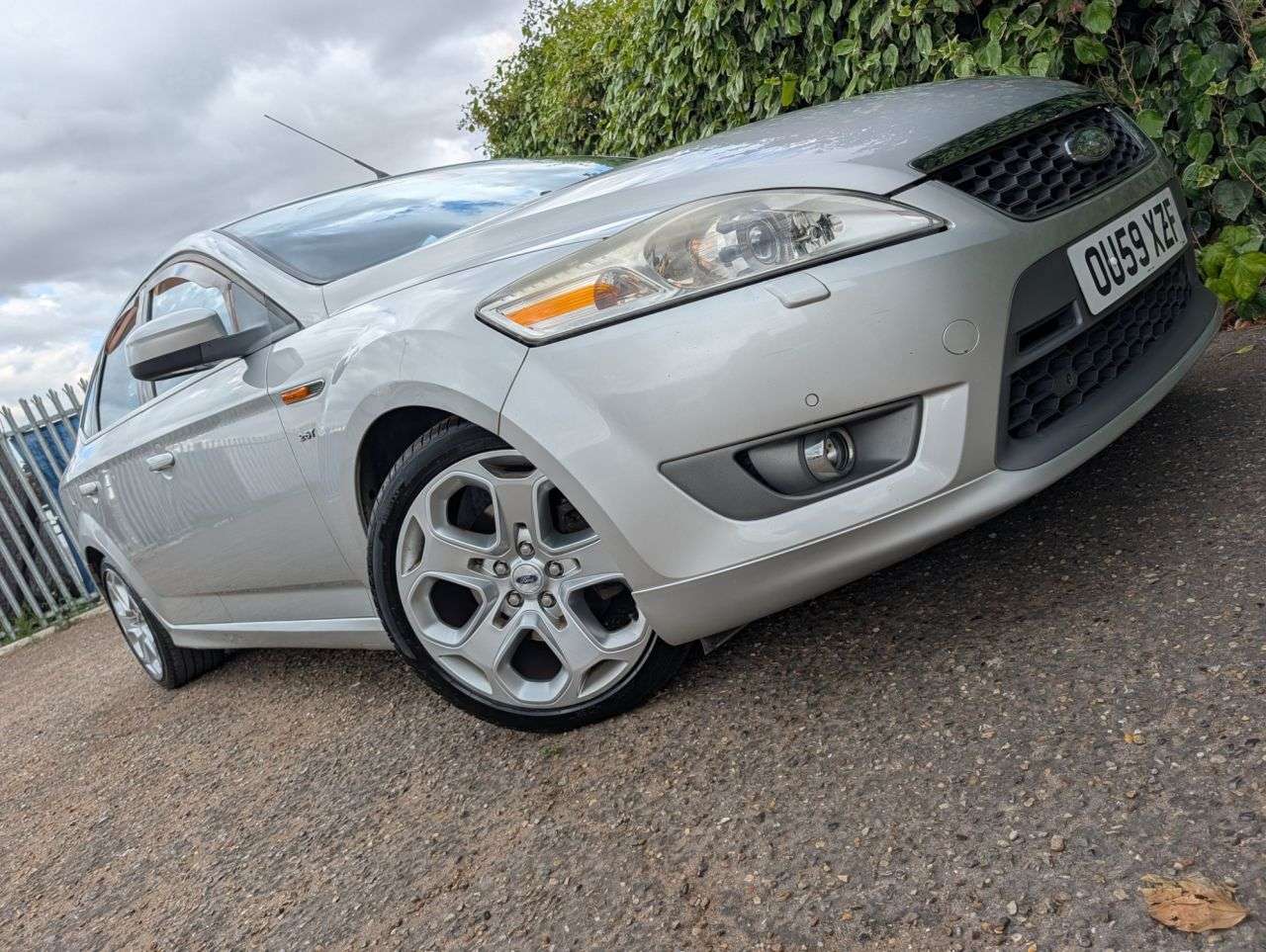 A 2009 FORD MONDEO 2.5 Titanium X Sport Hatchback 5dr Petrol Manual (222 g/km, 217 bhp) Servic A 2009 FORD MONDEO 2.5 Titanium X Sport Hatchback 5dr Petrol Manual (222 g/km, 217 bhp) Servic