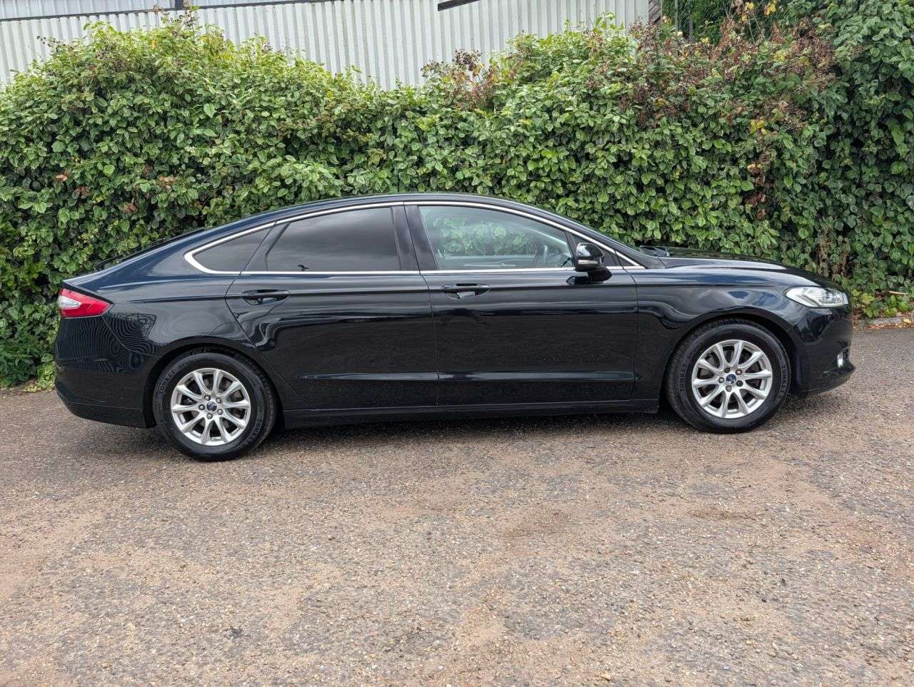 A 2015 FORD MONDEO 1.6 TDCi ECOnetic Titanium Hatchback 5dr Diesel Manual Euro 5 (s/s) (115 ps A 2015 FORD MONDEO 1.6 TDCi ECOnetic Titanium Hatchback 5dr Diesel Manual Euro 5 (s/s) (115 ps