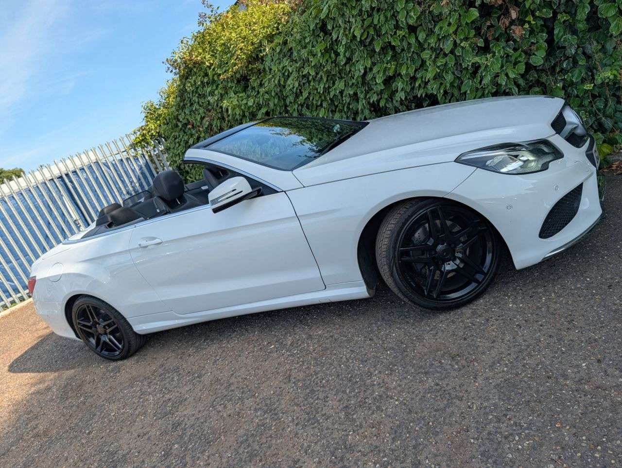A 2014 MERCEDES-BENZ E CLASS 2.1 E220 CDI AMG Sport Cabriolet 2dr Diesel G-Tronic+ Euro 5 (s/s) (170 ps) A 2014 MERCEDES-BENZ E CLASS 2.1 E220 CDI AMG Sport Cabriolet 2dr Diesel G-Tronic+ Euro 5 (s/s) (170 ps)