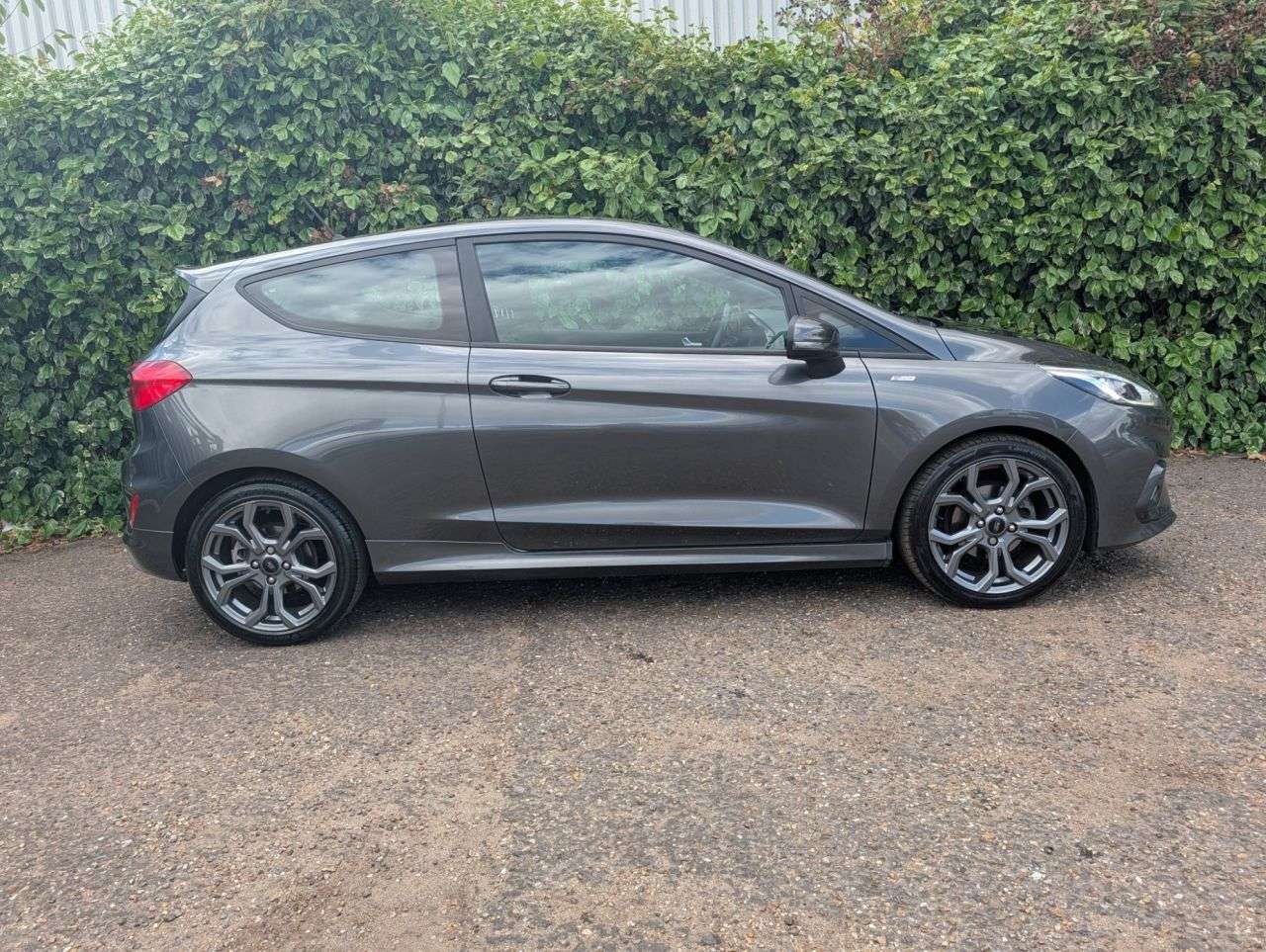 A 2018 FORD FIESTA 1.0T EcoBoost ST-Line Hatchback 3dr Petrol Auto Euro 6 (s/s) (100 ps) 2Owne A 2018 FORD FIESTA 1.0T EcoBoost ST-Line Hatchback 3dr Petrol Auto Euro 6 (s/s) (100 ps) 2Owne
