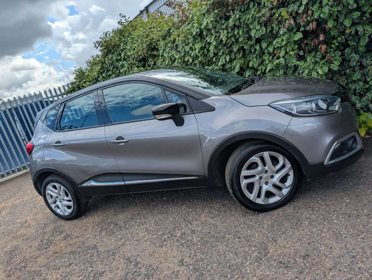 A 2014 RENAULT CAPTUR 1.5 dCi ENERGY Dynamique MediaNav SUV 5dr Diesel Manual Euro 5 (s/s) (90 ps A 2014 RENAULT CAPTUR 1.5 dCi ENERGY Dynamique MediaNav SUV 5dr Diesel Manual Euro 5 (s/s) (90 ps