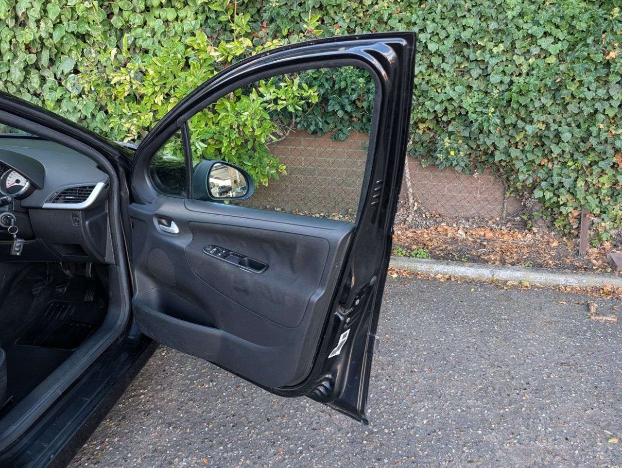 2012 PEUGEOT 207 SW 2012 PEUGEOT 207 SW