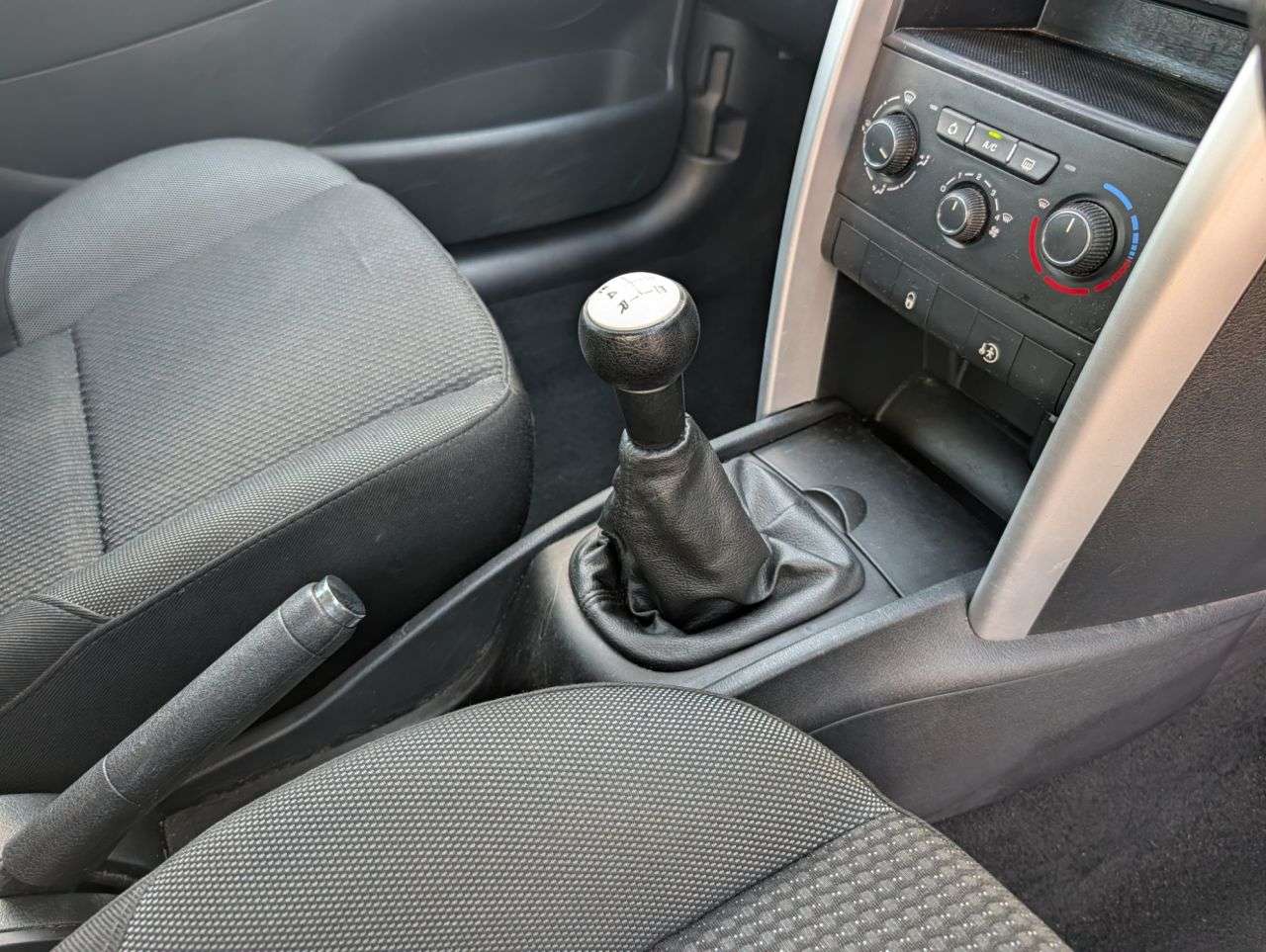 2012 PEUGEOT 207 SW 2012 PEUGEOT 207 SW