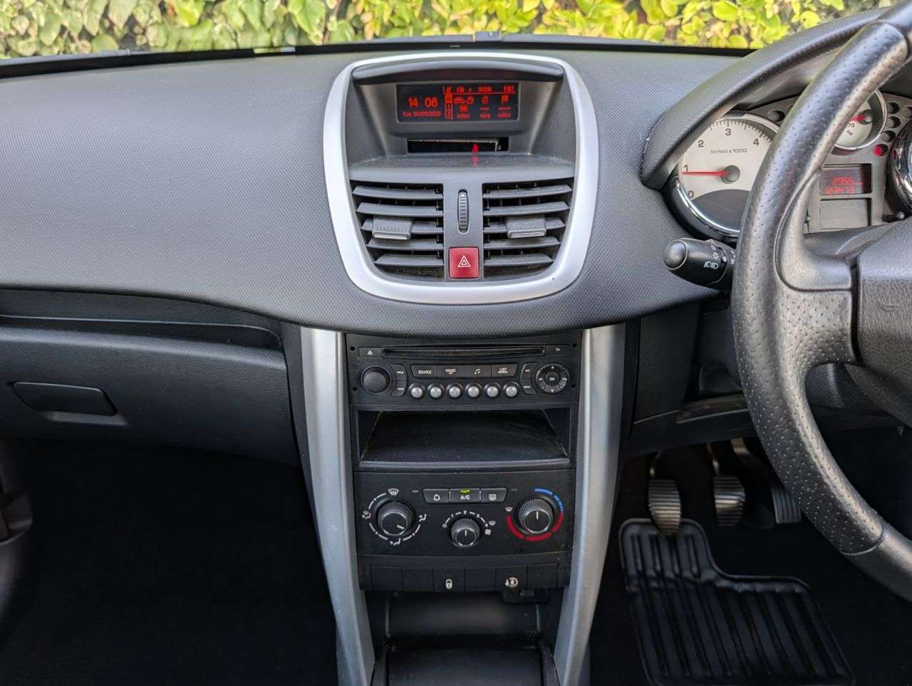2012 PEUGEOT 207 SW 2012 PEUGEOT 207 SW