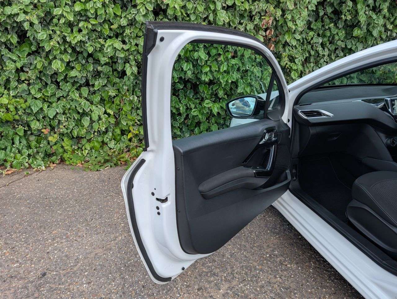 2017 PEUGEOT 208 2017 PEUGEOT 208