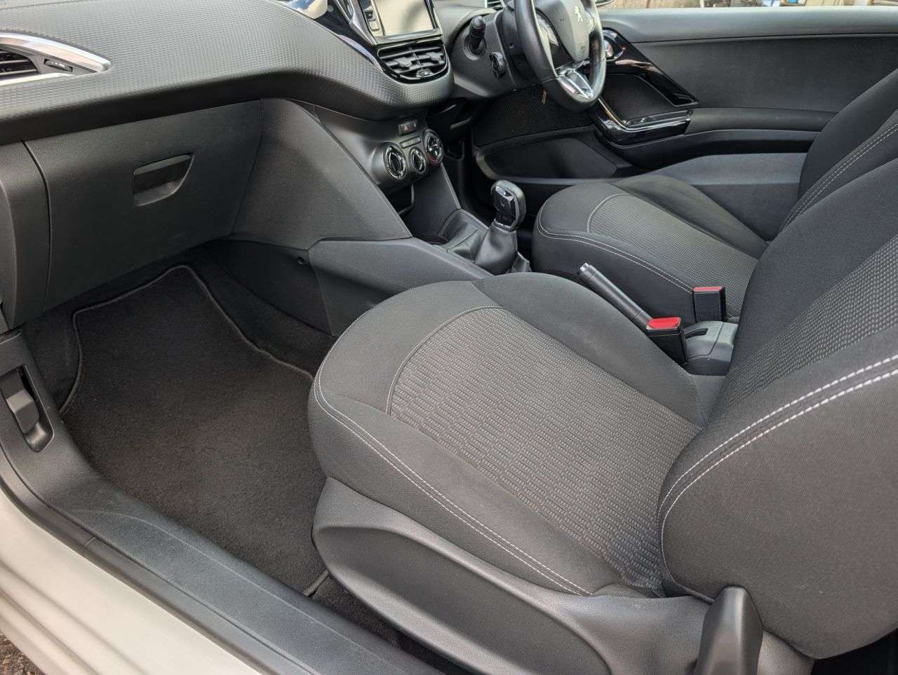 2017 PEUGEOT 208 2017 PEUGEOT 208