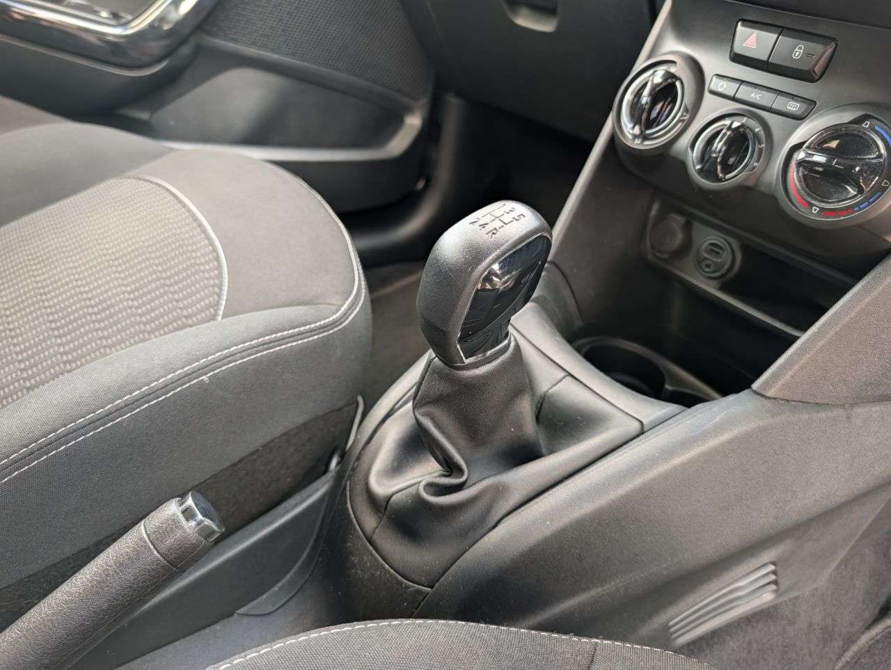 2017 PEUGEOT 208 2017 PEUGEOT 208