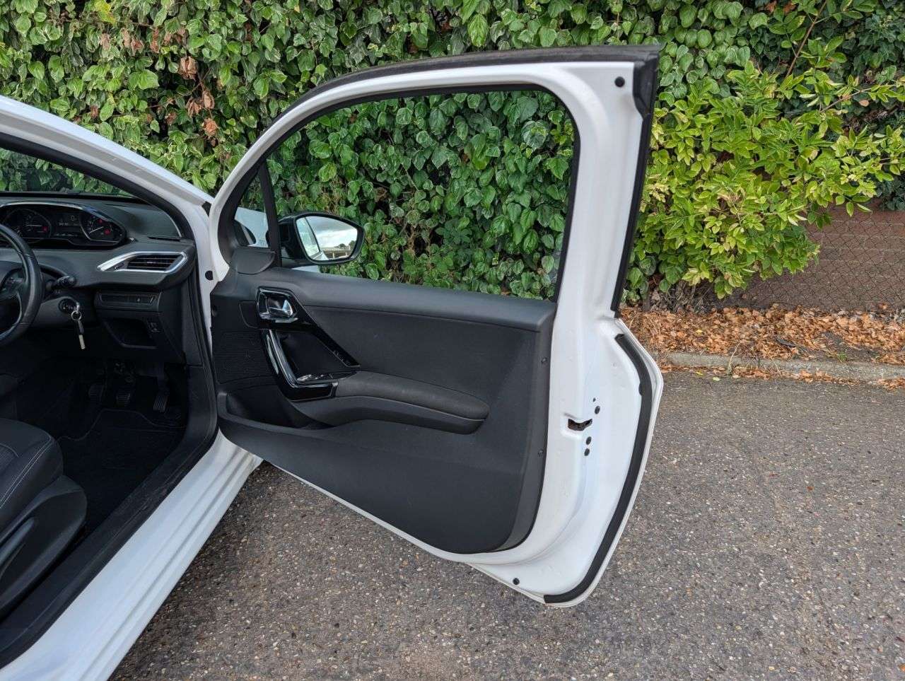 2017 PEUGEOT 208 2017 PEUGEOT 208