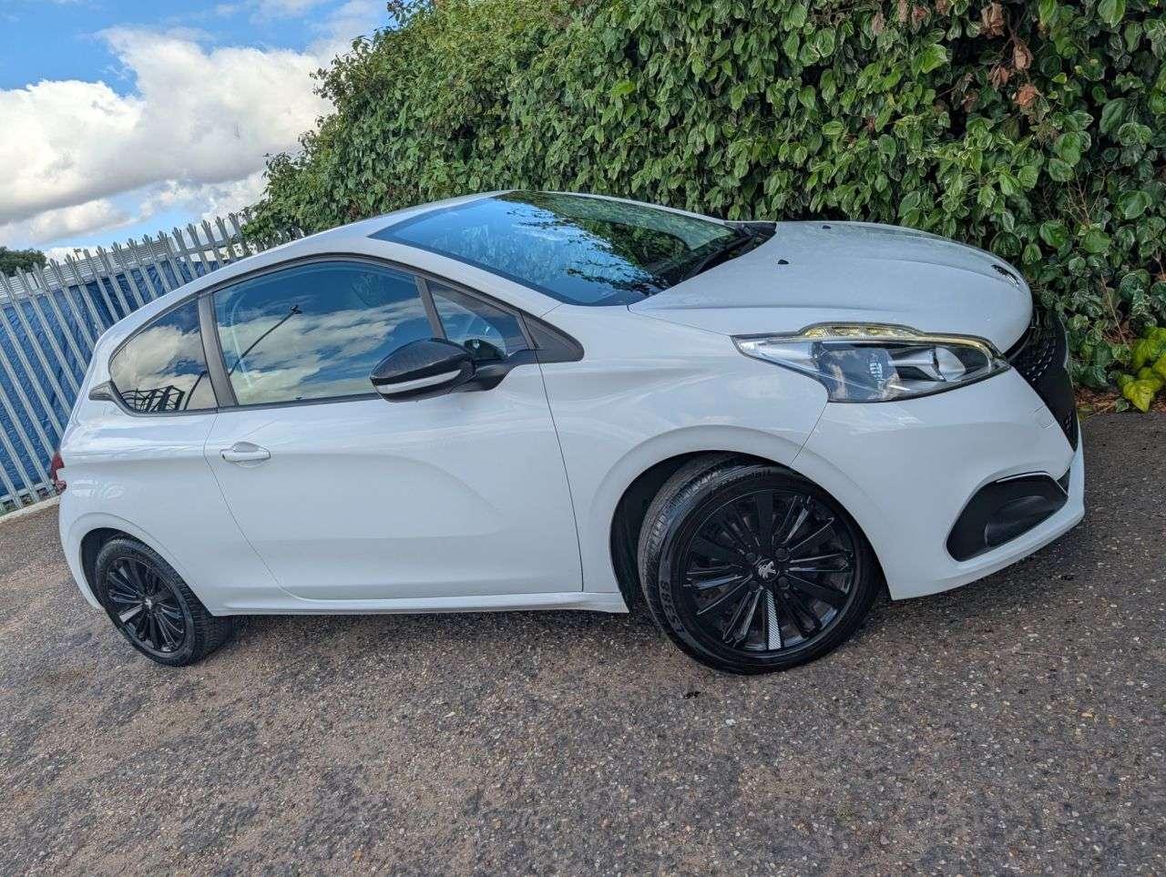 2017 PEUGEOT 208 2017 PEUGEOT 208