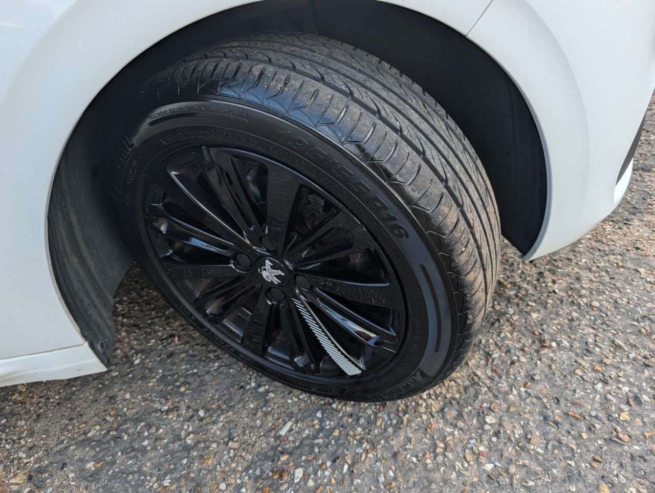 2017 PEUGEOT 208 2017 PEUGEOT 208
