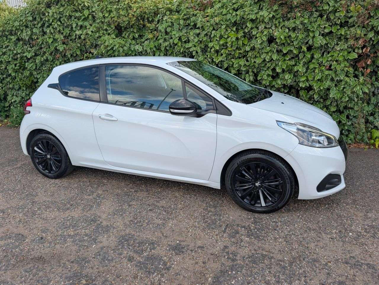 2017 PEUGEOT 208 2017 PEUGEOT 208