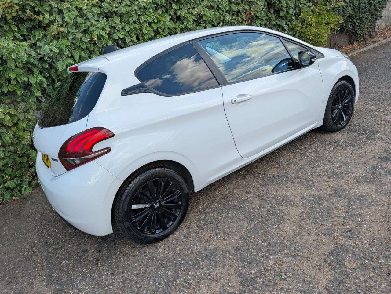 2017 PEUGEOT 208 2017 PEUGEOT 208