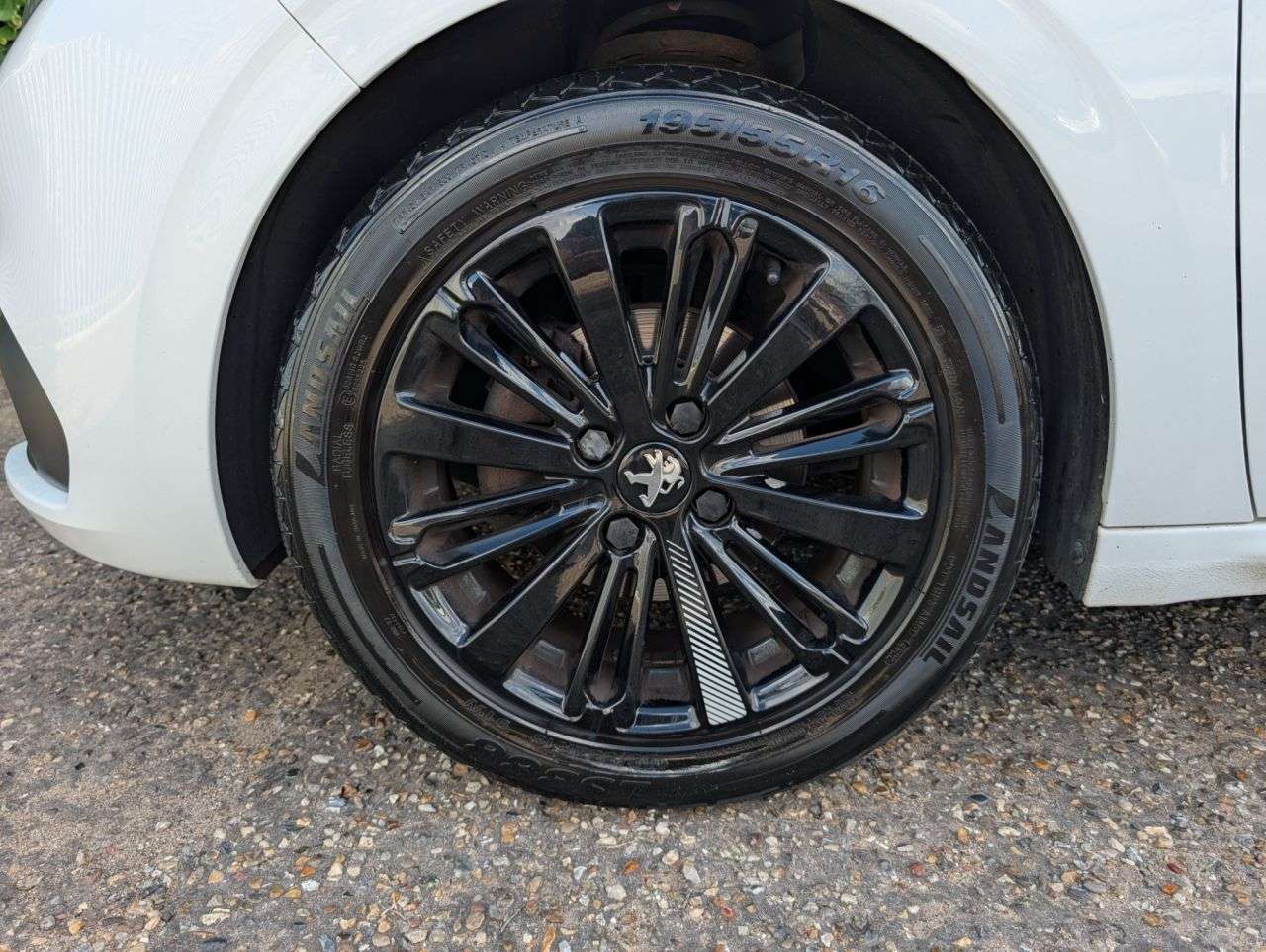 2017 PEUGEOT 208 2017 PEUGEOT 208