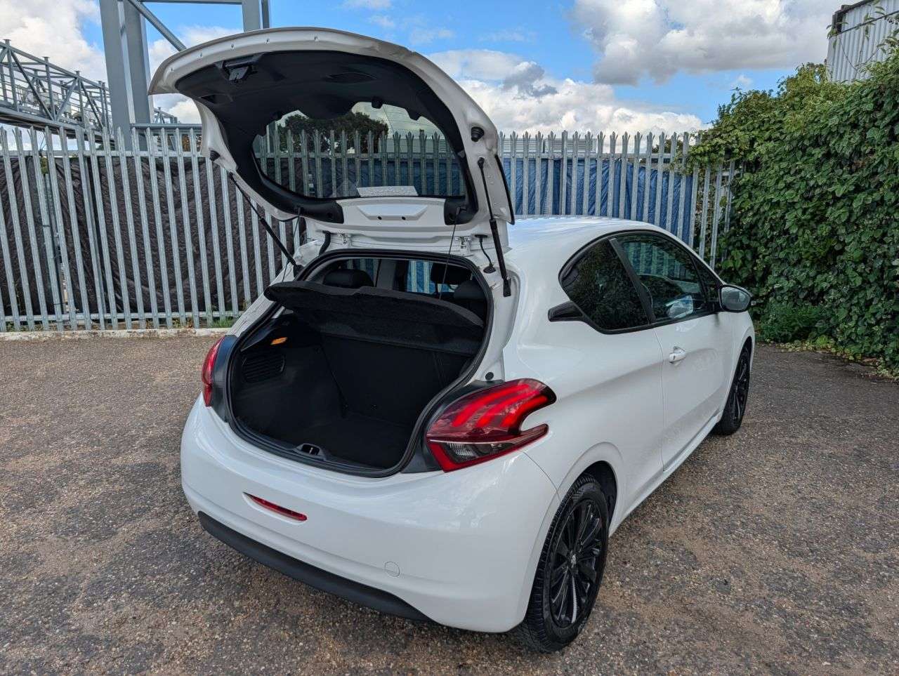 2017 PEUGEOT 208 2017 PEUGEOT 208