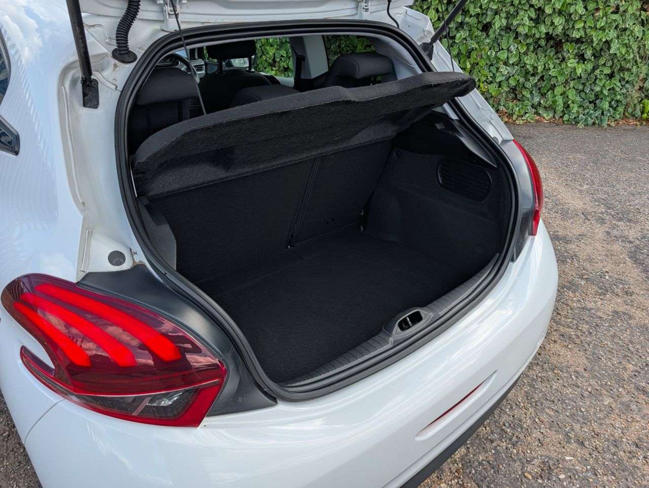 2017 PEUGEOT 208 2017 PEUGEOT 208