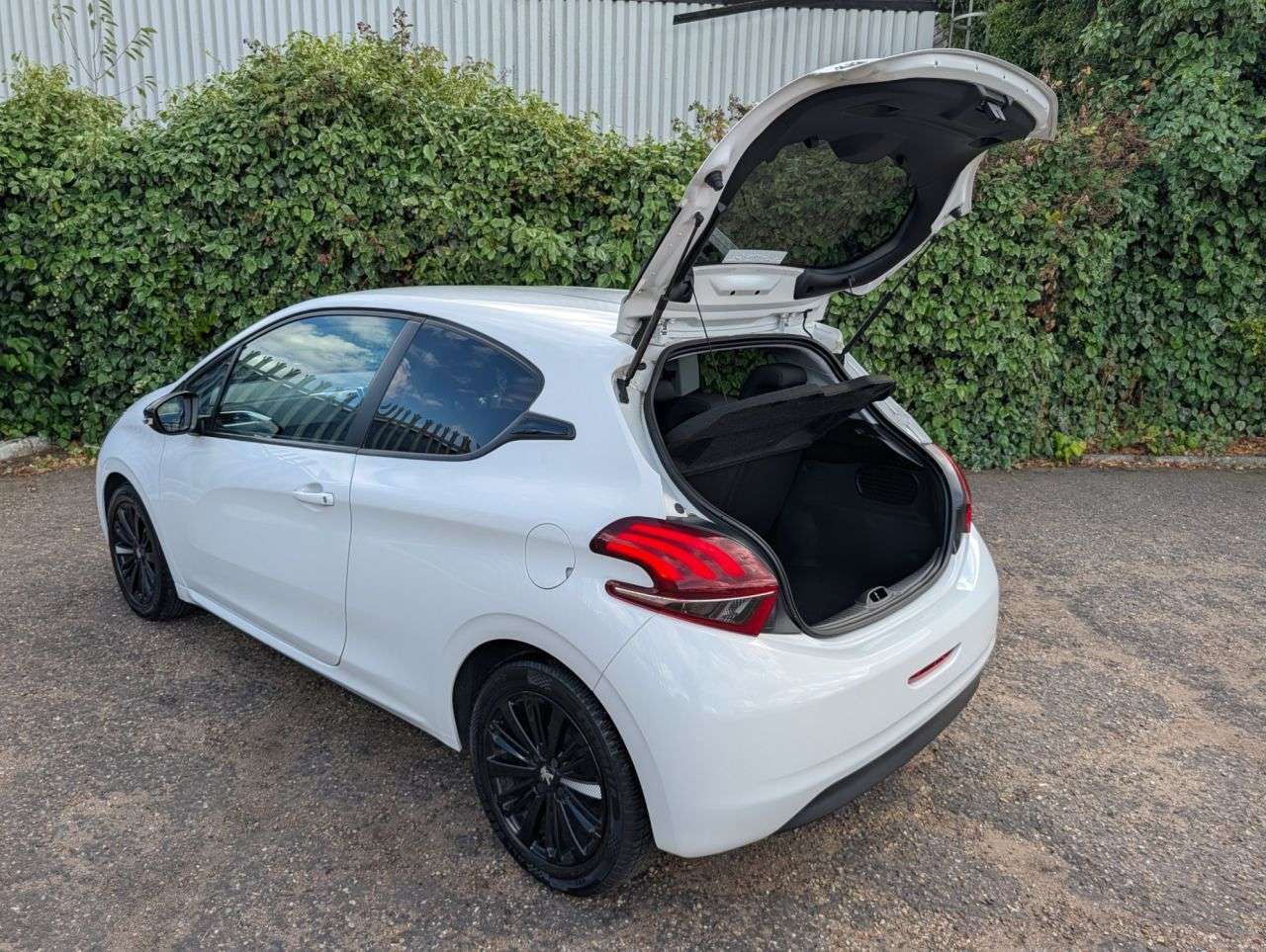 2017 PEUGEOT 208 2017 PEUGEOT 208
