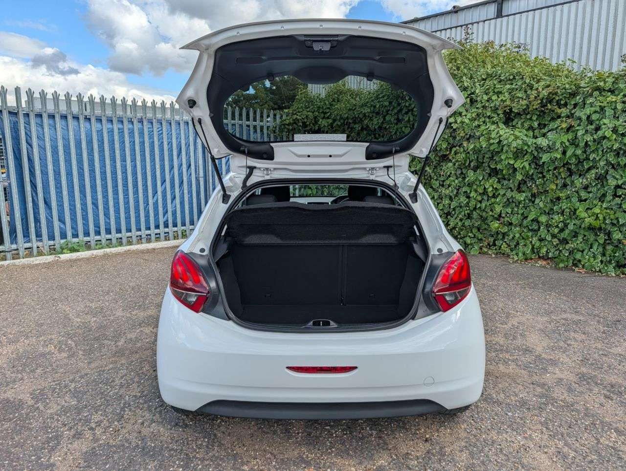 2017 PEUGEOT 208 2017 PEUGEOT 208