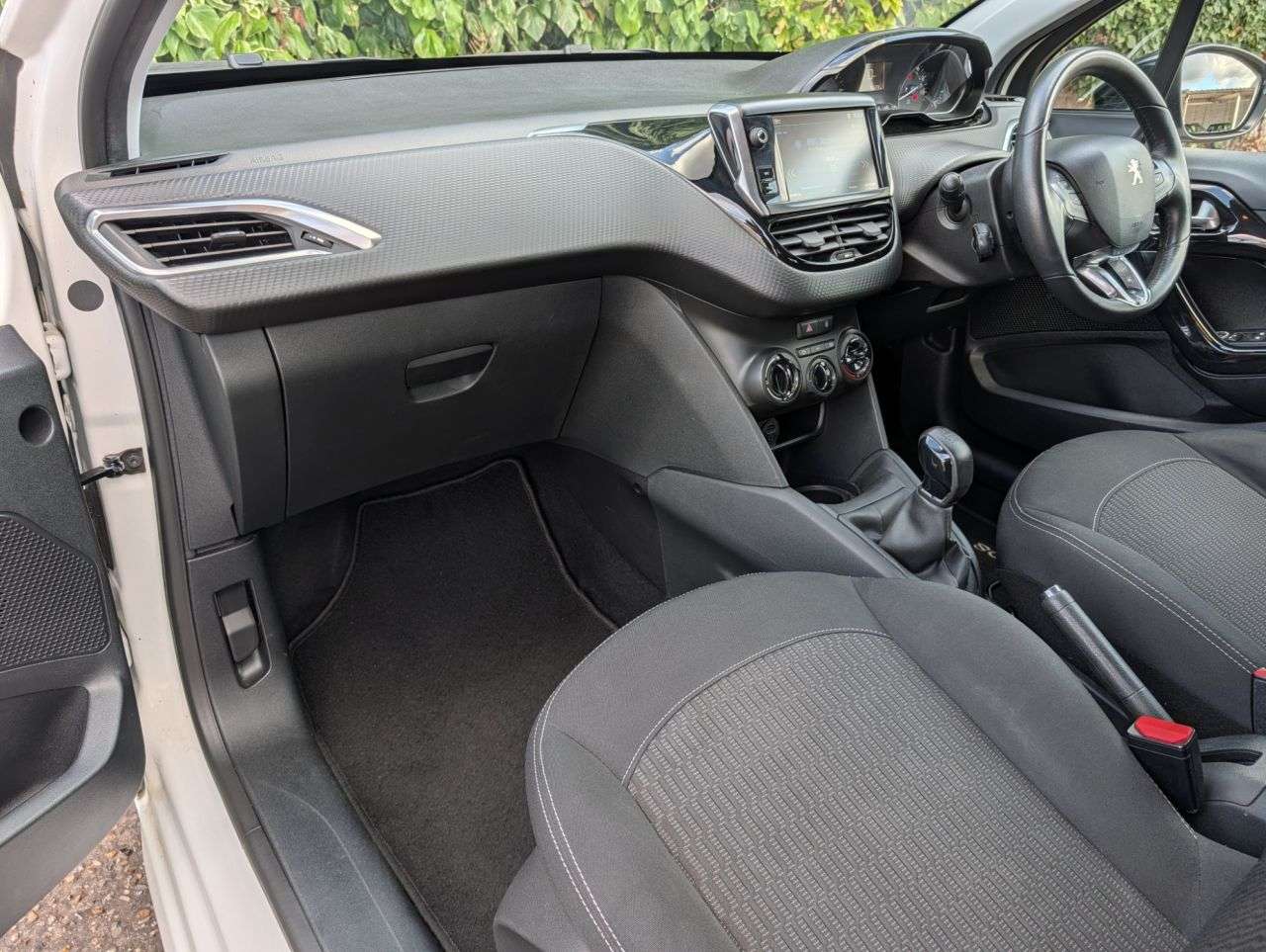 2017 PEUGEOT 208 2017 PEUGEOT 208