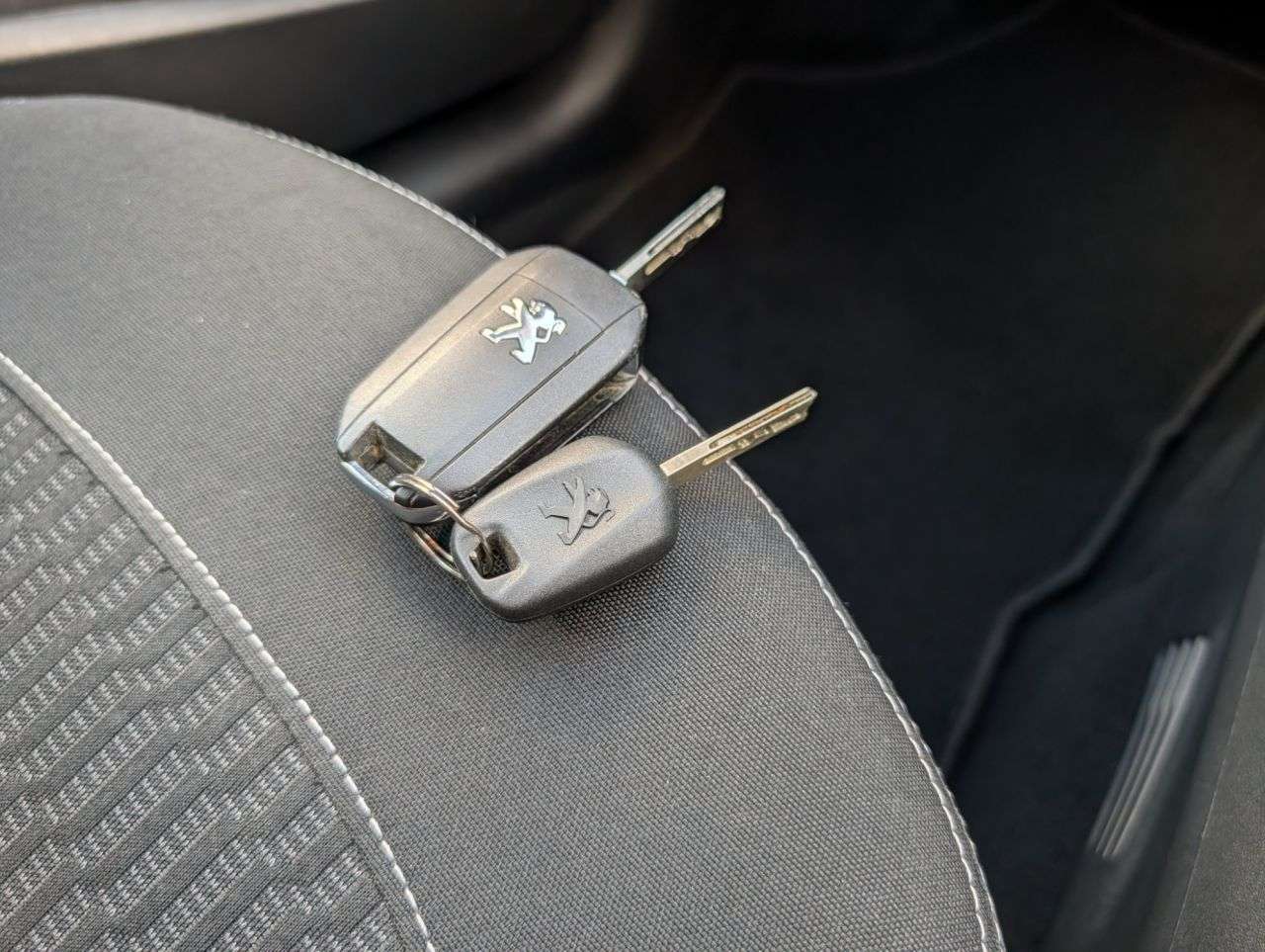 2017 PEUGEOT 208 2017 PEUGEOT 208