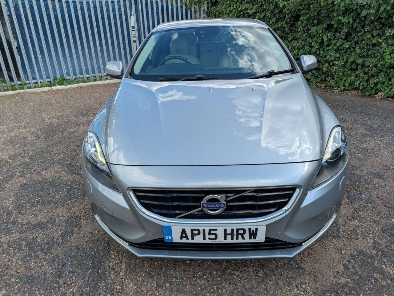 2015 VOLVO V40 2015 VOLVO V40