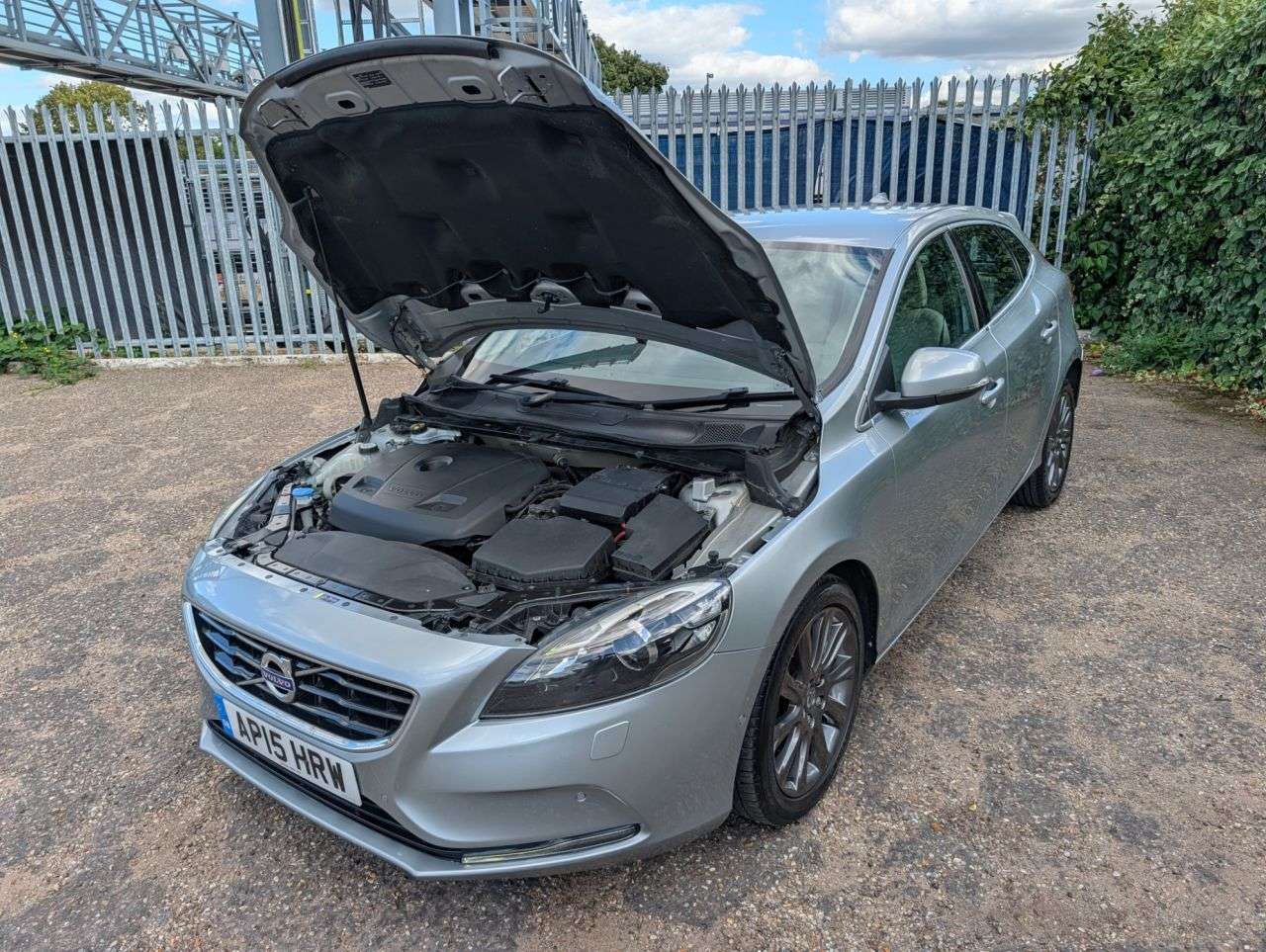 2015 VOLVO V40 2015 VOLVO V40