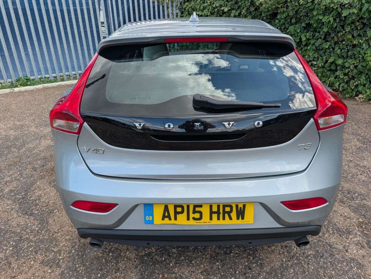 A 2015 VOLVO V40 2.0 T3 SE Lux Nav Hatchback 5dr Petrol Manual Euro 6 (s/s) (152 ps) 2Owners A 2015 VOLVO V40 2.0 T3 SE Lux Nav Hatchback 5dr Petrol Manual Euro 6 (s/s) (152 ps) 2Owners