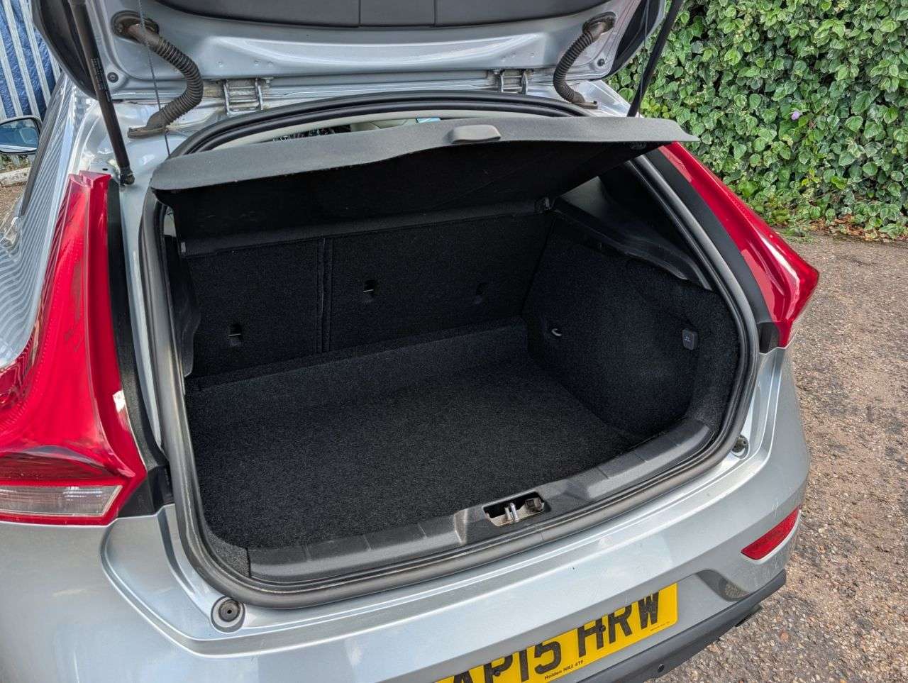2015 VOLVO V40 2015 VOLVO V40