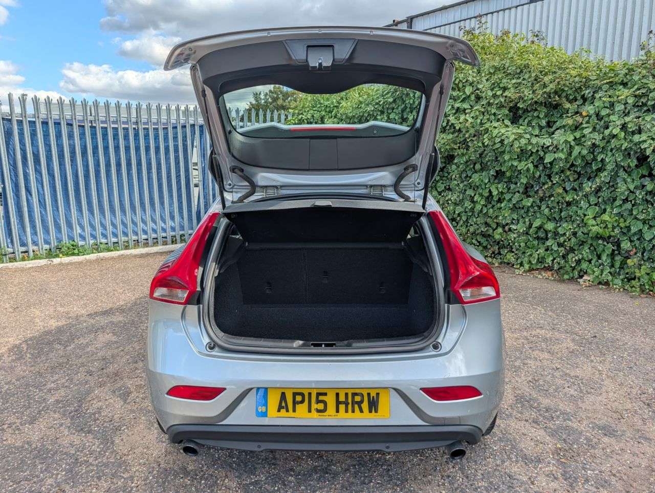 2015 VOLVO V40 2015 VOLVO V40