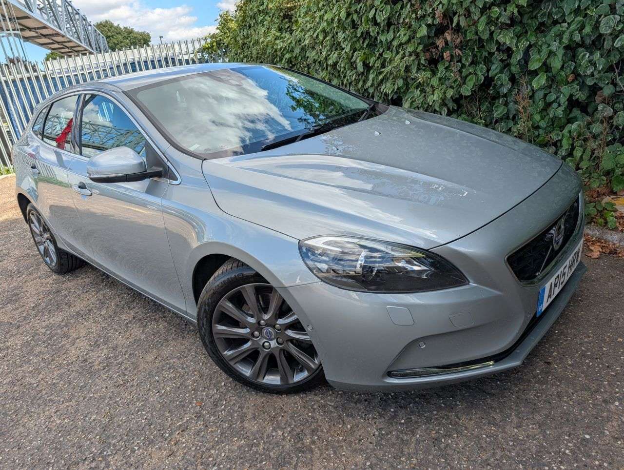 2015 VOLVO V40 2015 VOLVO V40