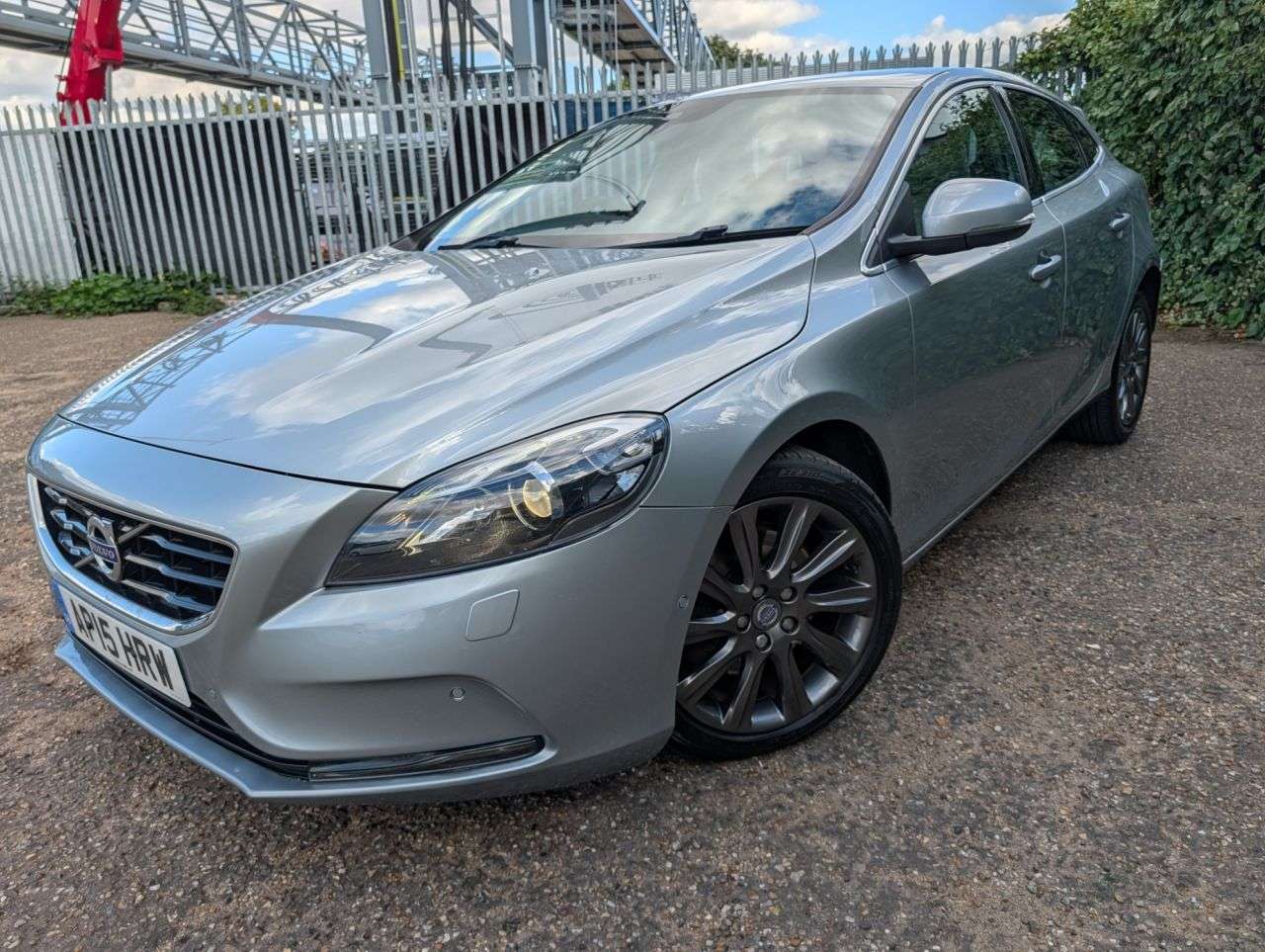 2015 VOLVO V40 2015 VOLVO V40
