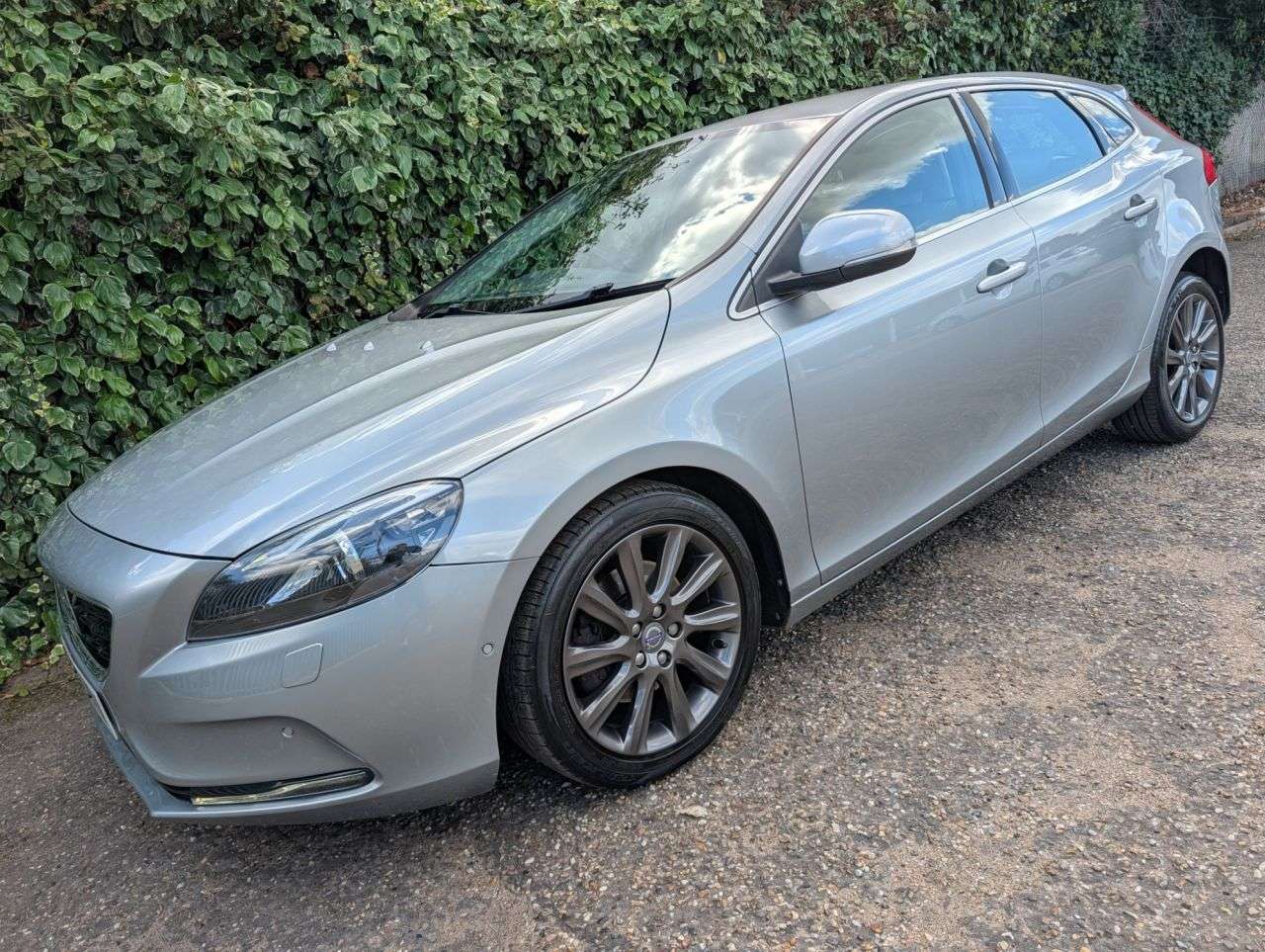 2015 VOLVO V40 2015 VOLVO V40
