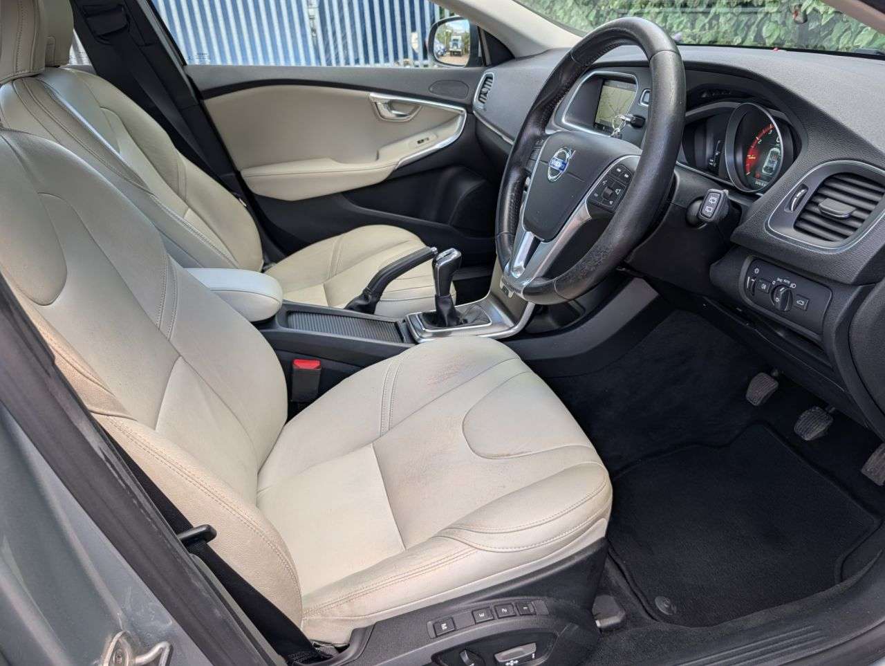 2015 VOLVO V40 2015 VOLVO V40