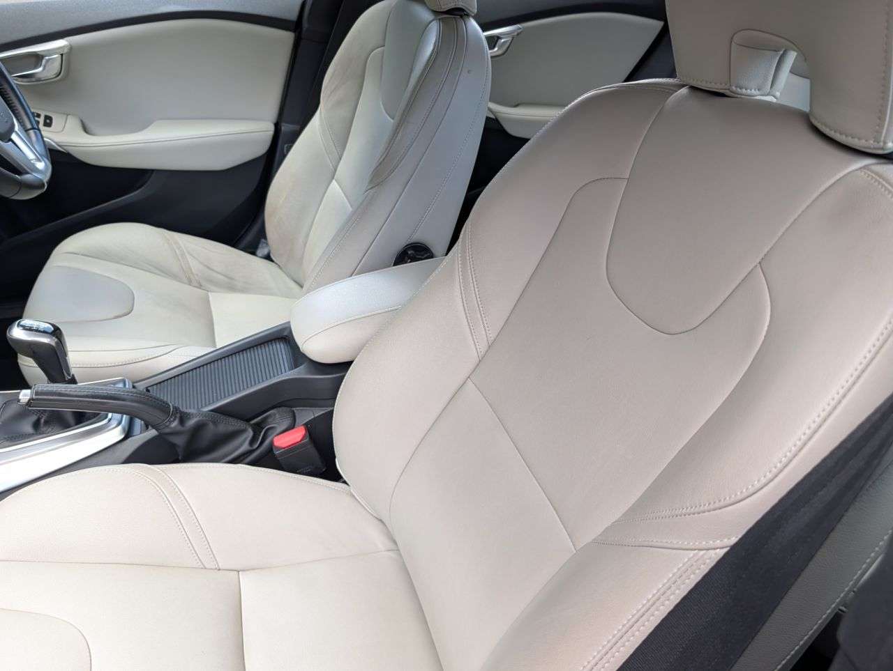 2015 VOLVO V40 2015 VOLVO V40