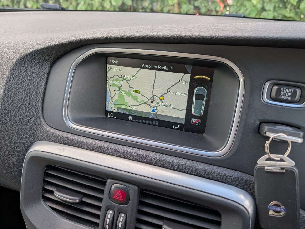 2015 VOLVO V40 2015 VOLVO V40