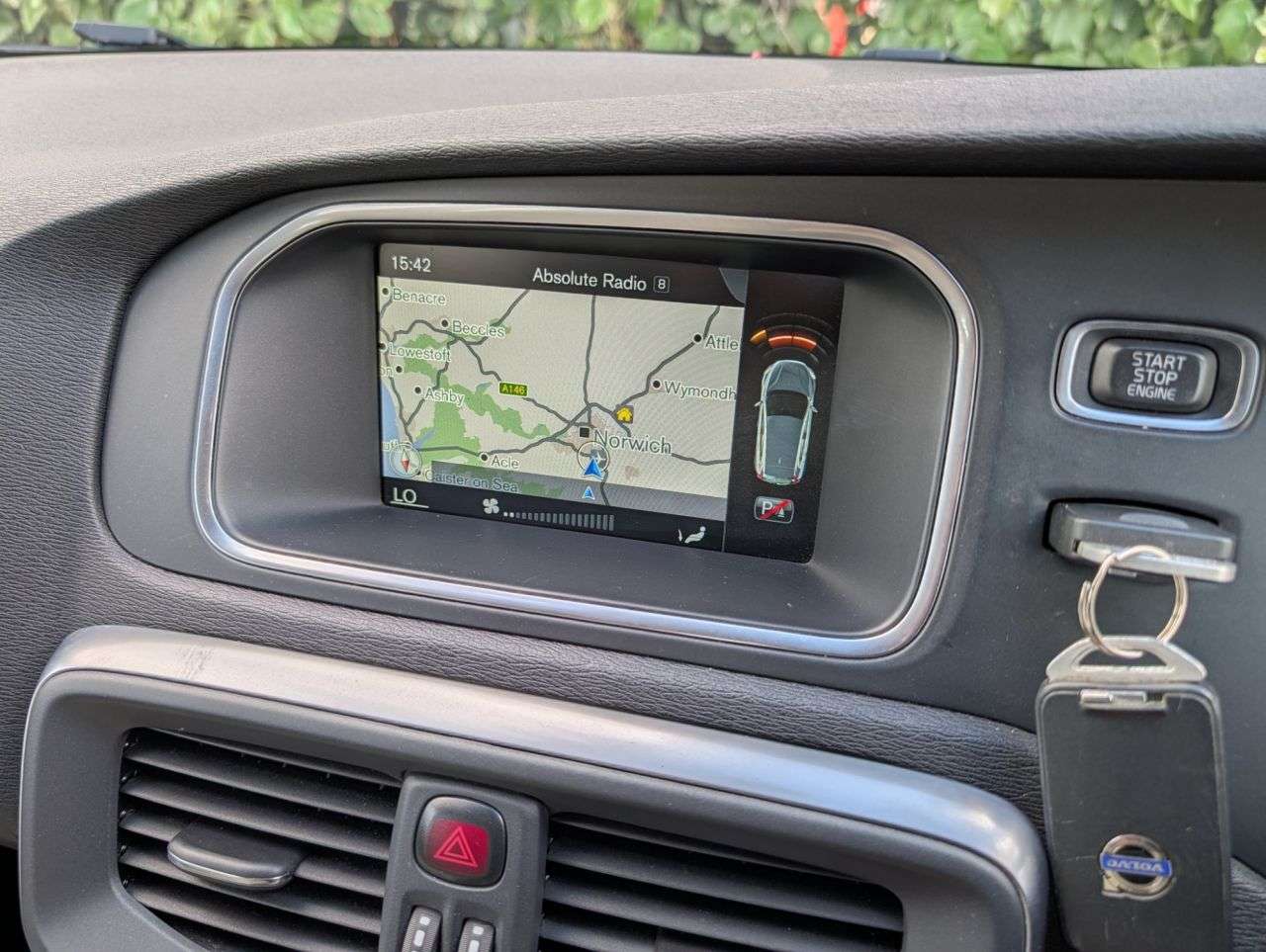 2015 VOLVO V40 2015 VOLVO V40