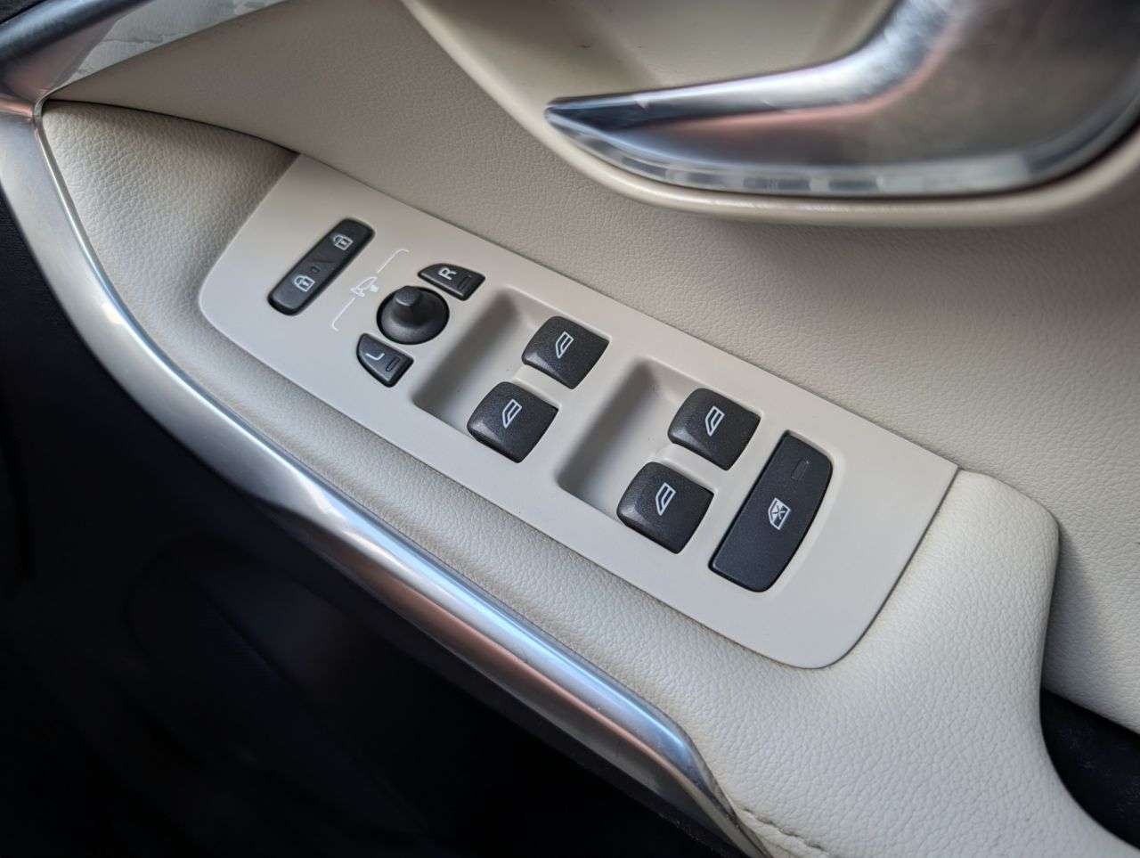 2015 VOLVO V40 2015 VOLVO V40