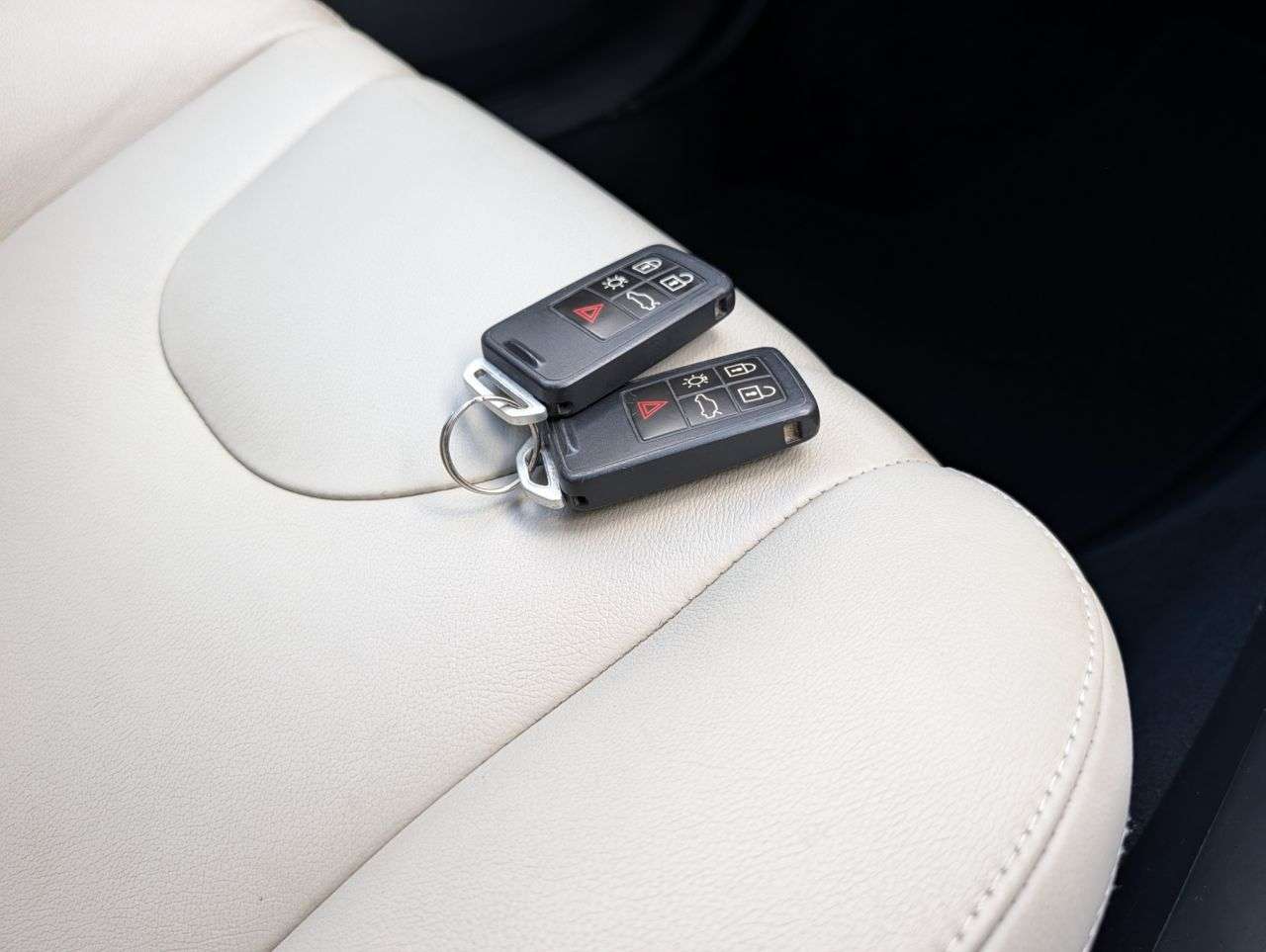 2015 VOLVO V40 2015 VOLVO V40