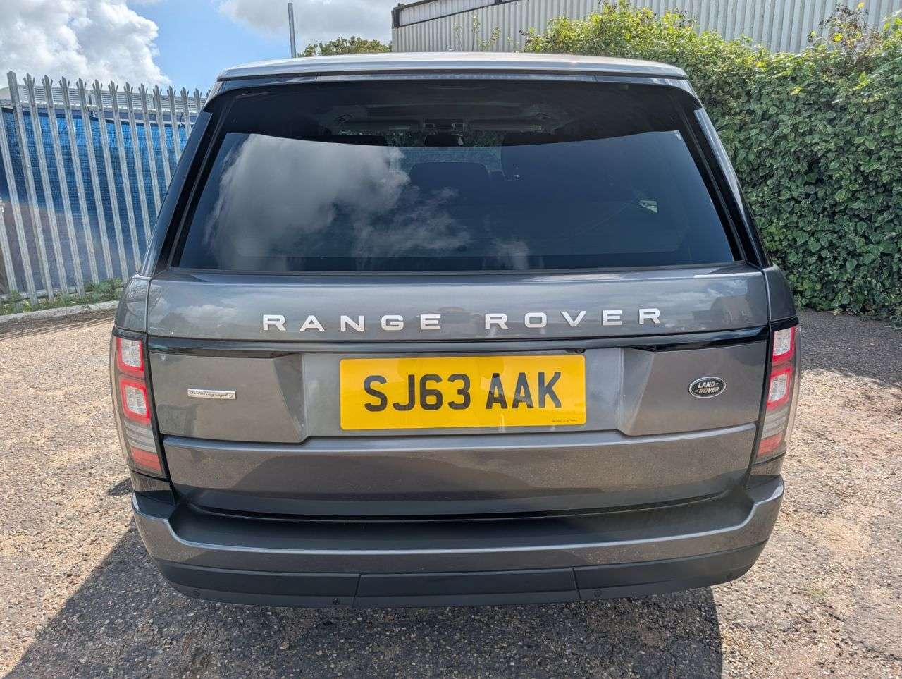A 2013 LAND ROVER RANGE ROVER 4.4 SD V8 Autobiography SUV 5dr Diesel Auto 4WD Euro 5 (339 ps) Full Servic A 2013 LAND ROVER RANGE ROVER 4.4 SD V8 Autobiography SUV 5dr Diesel Auto 4WD Euro 5 (339 ps) Full Servic