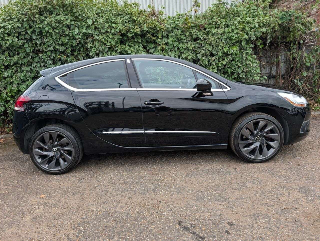 A 2016 CITROEN DS4 2.0 BlueHDi DSport Hatchback 5dr Diesel Manual Euro 6 (s/s) (150 ps) Low Mi A 2016 CITROEN DS4 2.0 BlueHDi DSport Hatchback 5dr Diesel Manual Euro 6 (s/s) (150 ps) Low Mi