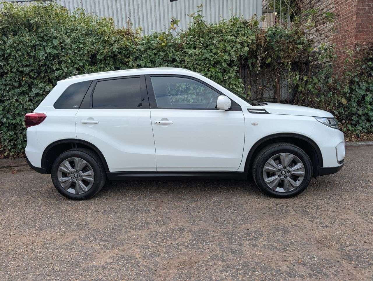 A 2021 SUZUKI VITARA 1.4 Boosterjet MHEV SZ-T SUV 5dr Petrol Hybrid Auto Euro 6 (s/s) (129 ps) 2 A 2021 SUZUKI VITARA 1.4 Boosterjet MHEV SZ-T SUV 5dr Petrol Hybrid Auto Euro 6 (s/s) (129 ps) 2