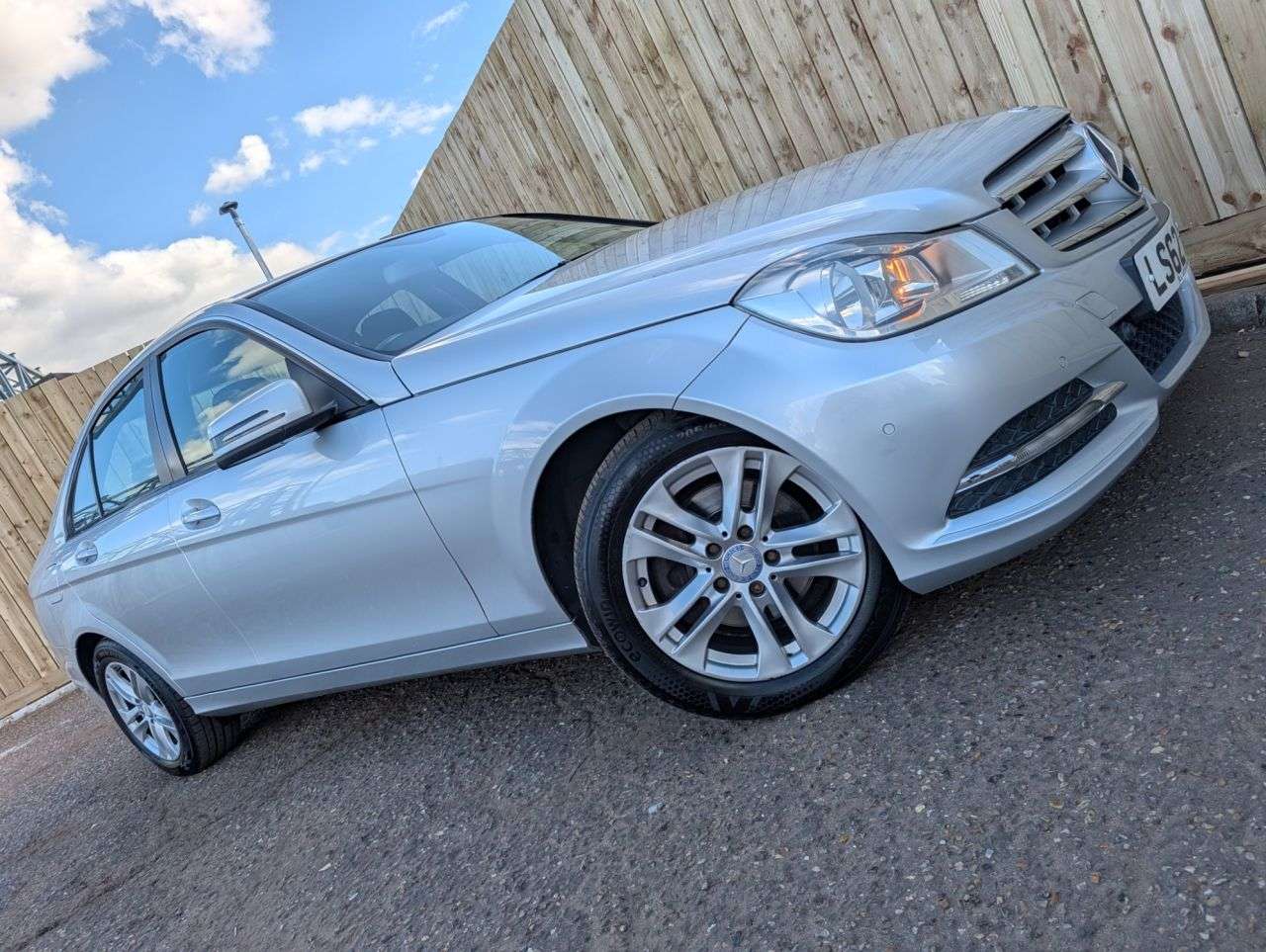A 2012 MERCEDES-BENZ C CLASS 2.1 C220 CDI BlueEfficiency Executive SE Saloon 4dr Diesel G-Tronic+ Euro 5 A 2012 MERCEDES-BENZ C CLASS 2.1 C220 CDI BlueEfficiency Executive SE Saloon 4dr Diesel G-Tronic+ Euro 5