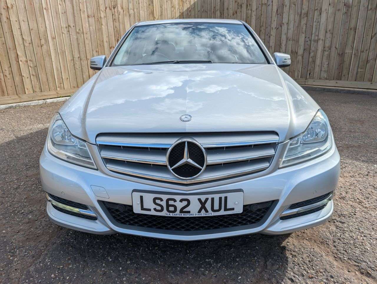 A 2012 MERCEDES-BENZ C CLASS 2.1 C220 CDI BlueEfficiency Executive SE Saloon 4dr Diesel G-Tronic+ Euro 5 A 2012 MERCEDES-BENZ C CLASS 2.1 C220 CDI BlueEfficiency Executive SE Saloon 4dr Diesel G-Tronic+ Euro 5