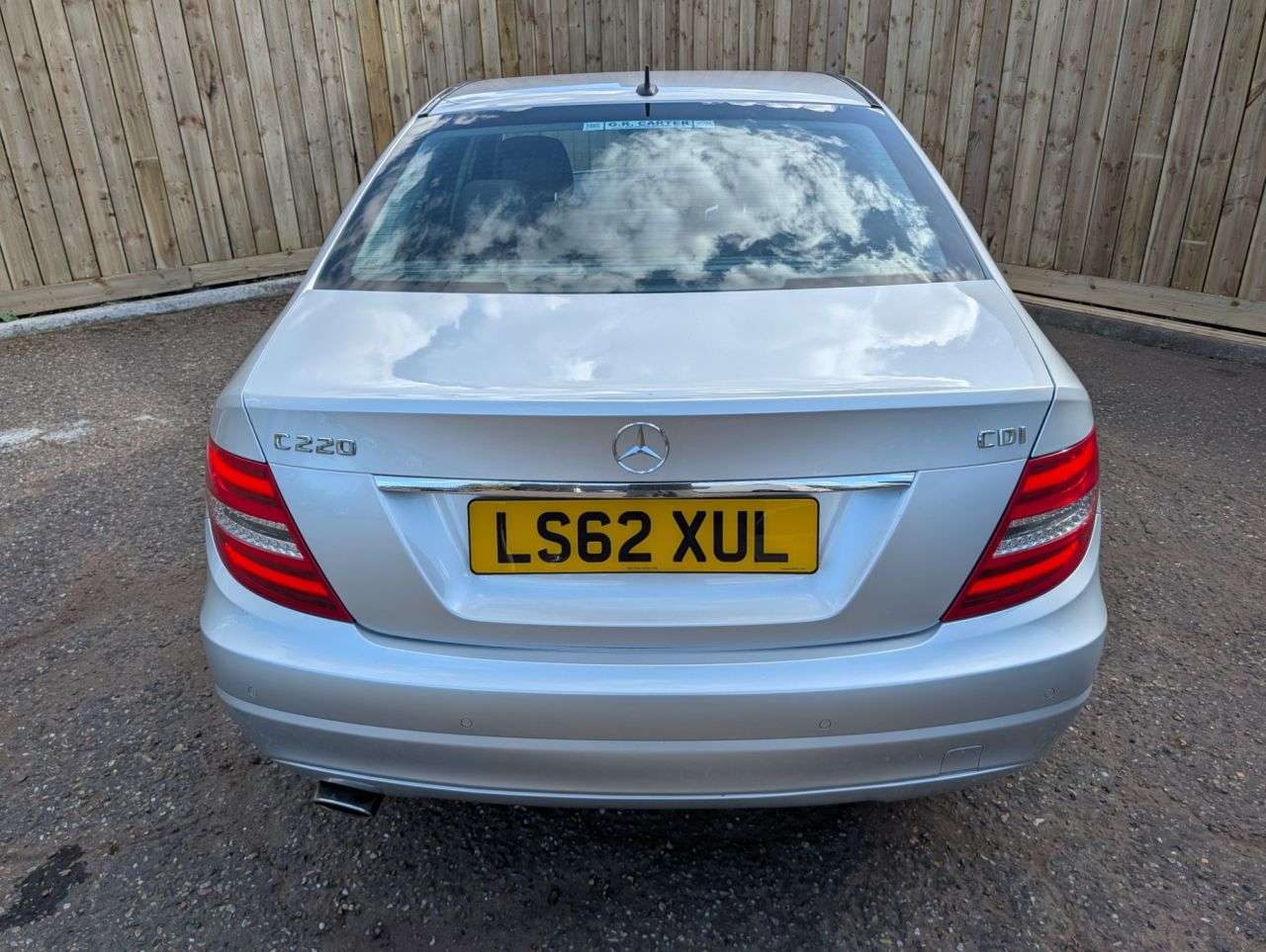 A 2012 MERCEDES-BENZ C CLASS 2.1 C220 CDI BlueEfficiency Executive SE Saloon 4dr Diesel G-Tronic+ Euro 5 A 2012 MERCEDES-BENZ C CLASS 2.1 C220 CDI BlueEfficiency Executive SE Saloon 4dr Diesel G-Tronic+ Euro 5