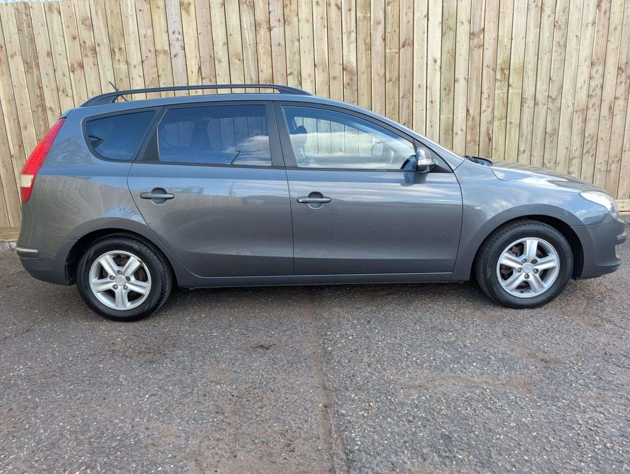 A 2009 HYUNDAI I30 1.6 CRDi Comfort Estate 5dr Diesel Manual Euro 4 (115 ps) Recent Service An A 2009 HYUNDAI I30 1.6 CRDi Comfort Estate 5dr Diesel Manual Euro 4 (115 ps) Recent Service An