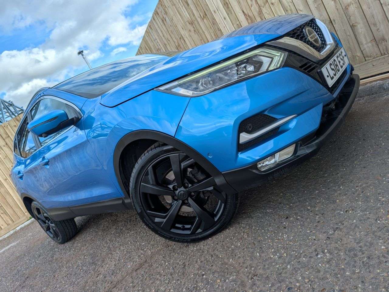 A 2018 NISSAN QASHQAI 1.2 DIG-T Tekna SUV 5dr Petrol Manual Euro 6 (s/s) (115 ps) Pan Roof Vivid A 2018 NISSAN QASHQAI 1.2 DIG-T Tekna SUV 5dr Petrol Manual Euro 6 (s/s) (115 ps) Pan Roof Vivid